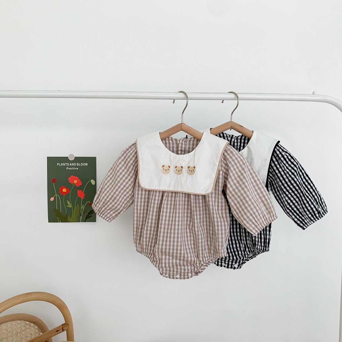 【秋新作】熊刺しゅうスクエア襟チェック柄ロンパース　全2色 A0353
