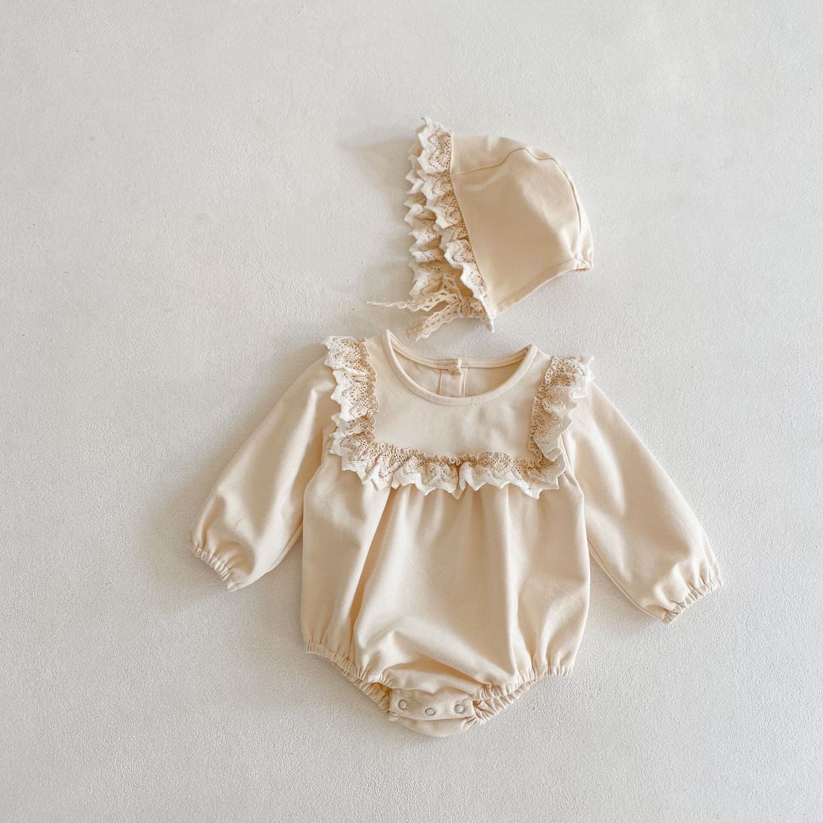 【秋新作】帽子付き　レースフリル長袖ロンパース　全2色 A1109