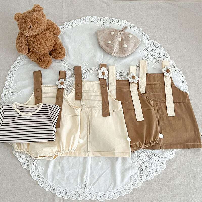 【秋新作】花付きロンパースorサロペットワンピース 　全2色 A0329