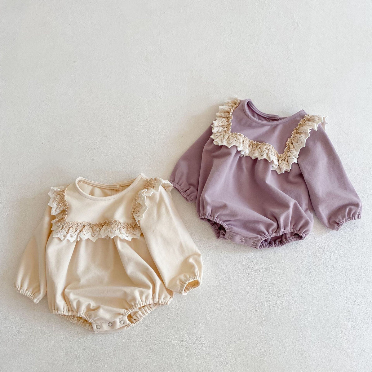 【秋新作】帽子付き　レースフリル長袖ロンパース　全2色 A1109